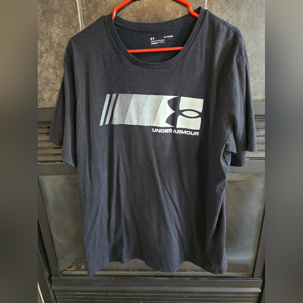 Under Armour Men's Black T-Shirt